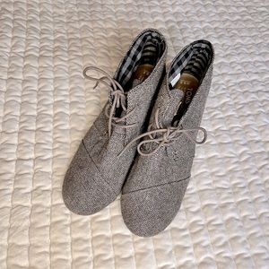 toms ankle boot wedges size 8.5 brown herringbone